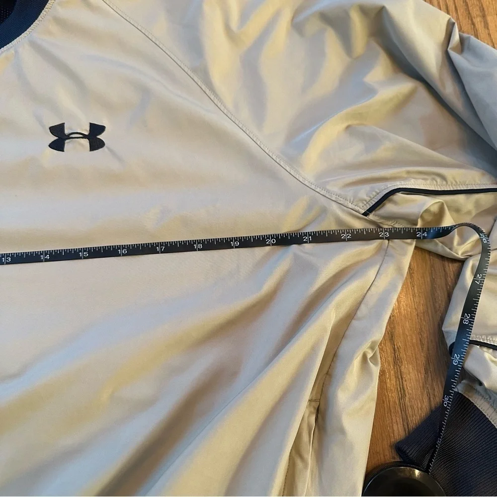 Under Armour Crewneck Windbreaker Pullover Top Size Small Nude/Tan